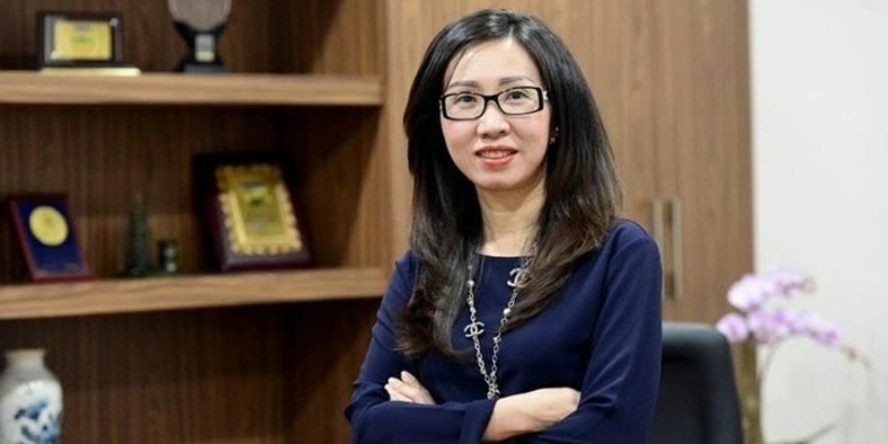 Chị Như Ngọc thảo luận kế hoạch phát triển sản phẩm